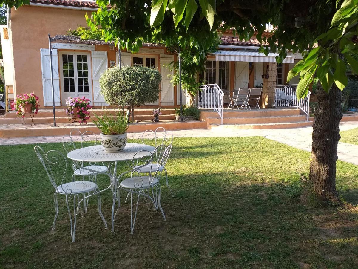 La Mansardiere Bed & Breakfast Villecroze Dış mekan fotoğraf